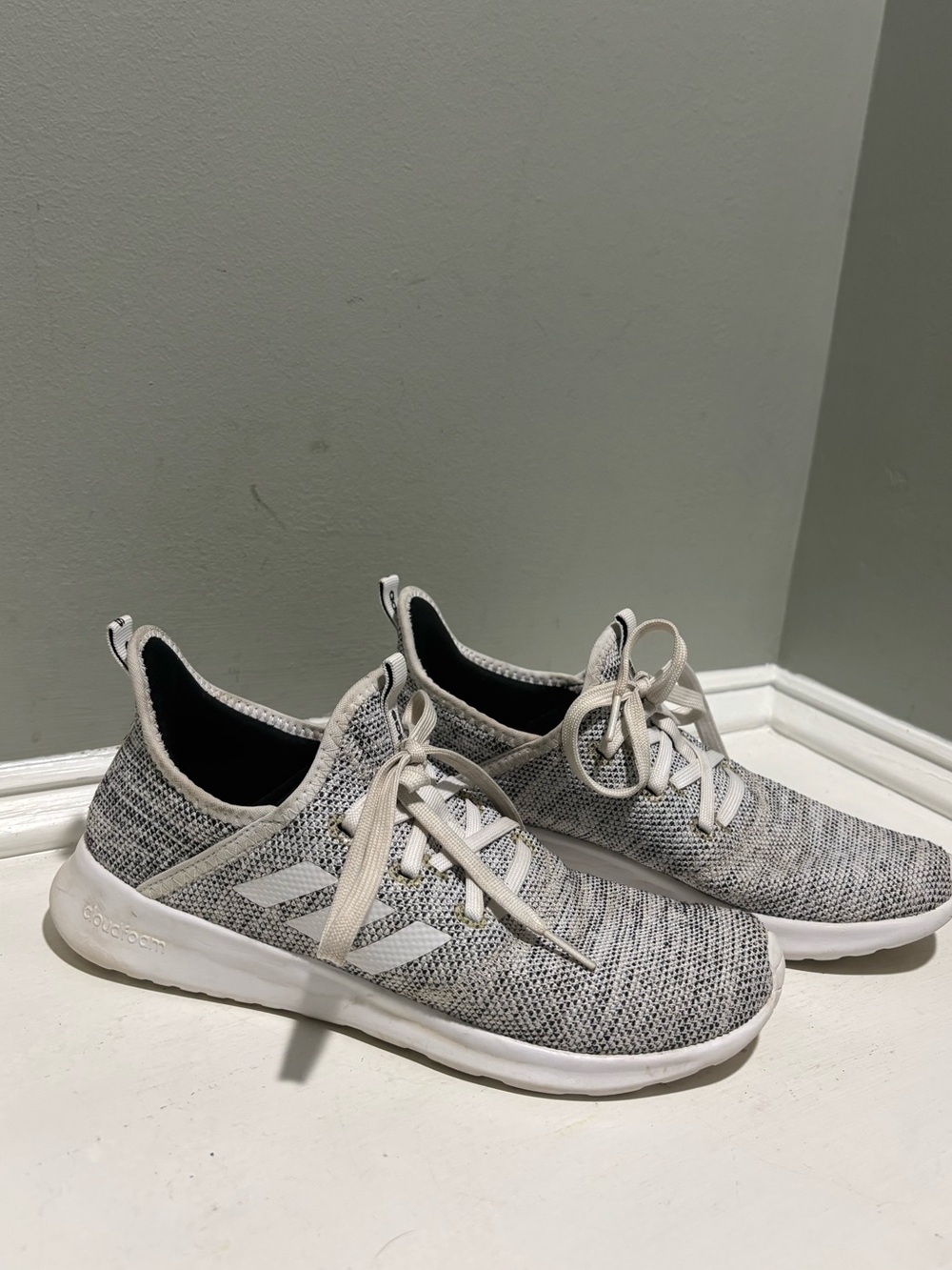 Adidas Women’s Cloudfoam Light Grey Knit Lace-Up Sneakers-size 9
